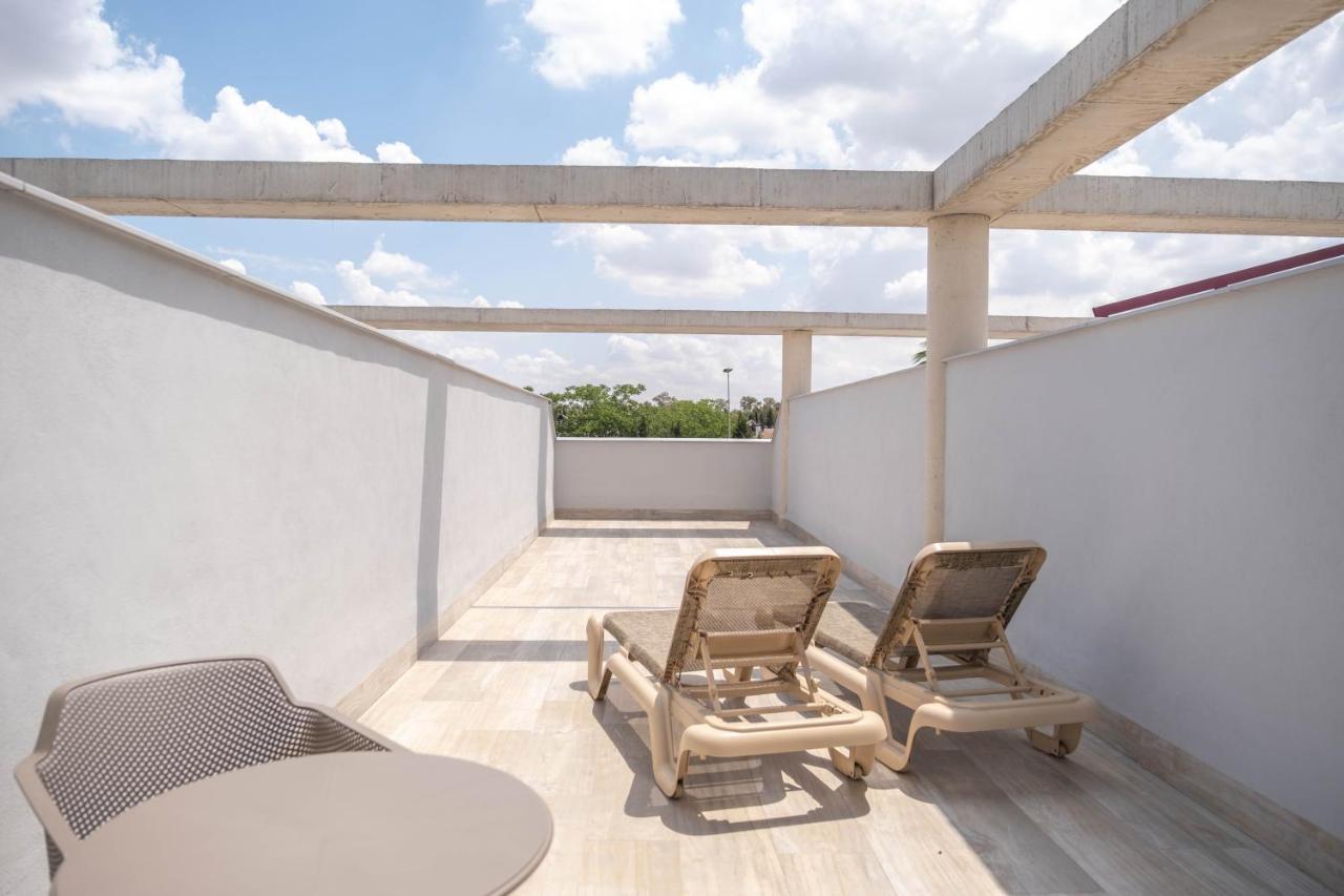 Aljarafe Suites By Qhotels Gelves Exterior photo